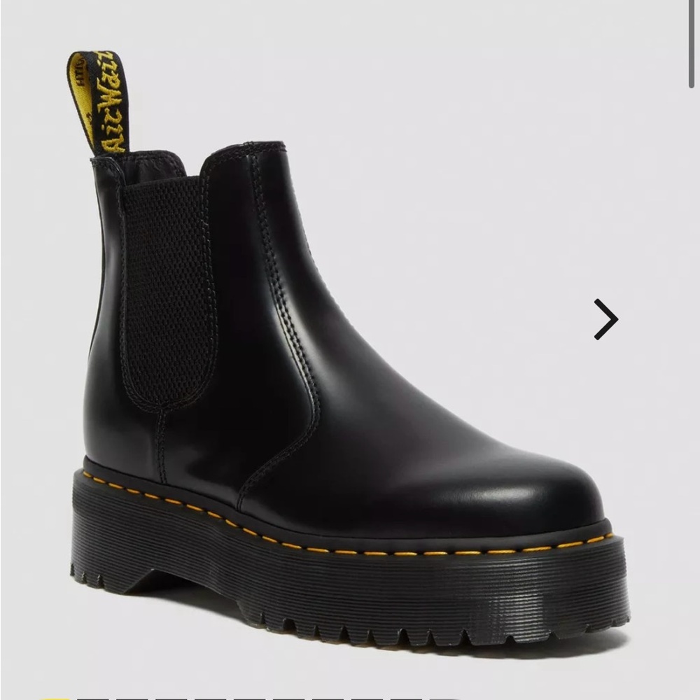 Dr. Martens 2976 SMOOTH LEATHER PLATFORM CHELSEA BOOTS size 6
